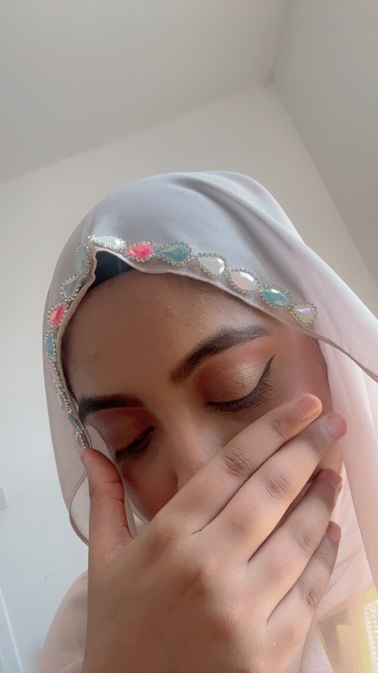Hala-e-Jamāl Luxe Crystal-Embellished Hijab – Soft Ivory