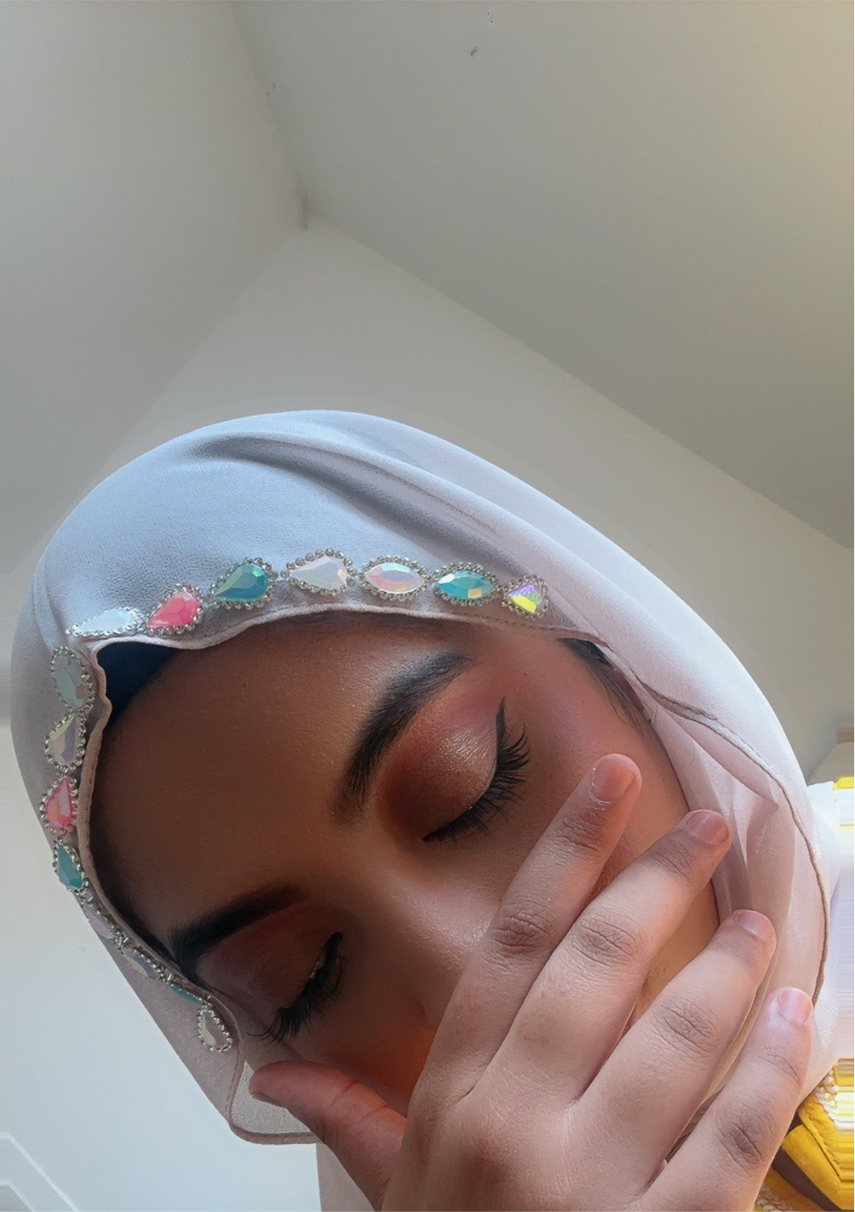 Hala-e-Jamāl Luxe Crystal-Embellished Hijab – Soft Ivory
